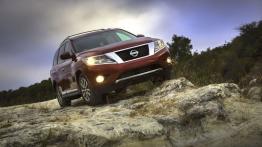 Nissan Pathfinder 2013 - widok z przodu