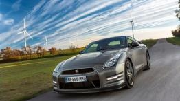 Nissan GT-R 2014 - widok z przodu