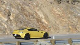 Aston Martin V12 Vantage S (2013) - prawy bok