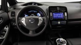 Nissan Leaf 2013 - kokpit