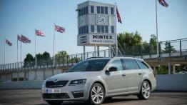 Skoda Octavia III RS Kombi (2013) - lewy bok