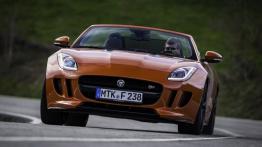 Jaguar F-Type V8S Firesand - widok z przodu