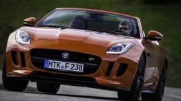 Jaguar F-Type V8S Firesand - widok z przodu