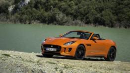 Jaguar F-Type V8S Firesand - widok z przodu