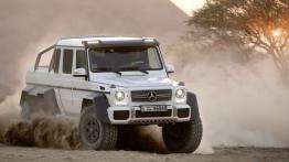 Mercedes G63 AMG 6x6 (2013) - widok z przodu