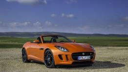 Jaguar F-Type V8S Firesand - widok z przodu