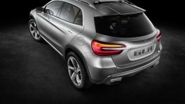 Mercedes GLA Concept (2013) - tył - reflektory włączone