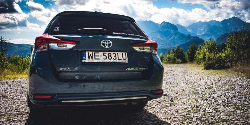 Toyota Auris - jak jeździć hybrydą?