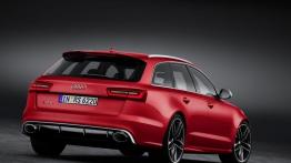 Audi RS6 Avant 2014 - tył - reflektory włączone