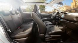 Toyota Yaris III Hybrid Facelifting (2014) - widok ogólny wnętrza