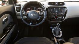 Kia Soul II (2014) - kokpit