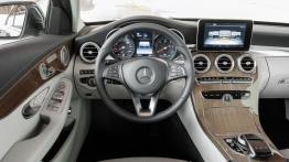 Mercedes klasy C 300 BlueTEC HYBRID (2014) - kokpit