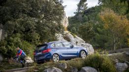 BMW 225i xDrive Active Tourer (2014) - prawy bok