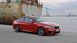 BMW serii 2 Coupe (2014) - prawy bok