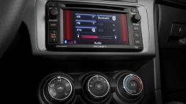 Scion tC II Facelifting (2014) - radio/cd/panel lcd