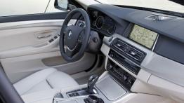 BMW serii 5 Touring F11 Facelifting (2014) - kokpit