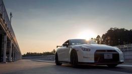 Nissan GT-R Nismo 2014 - widok z przodu