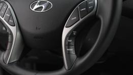 Hyundai Elantra Sedan Limited (2014) - sterowanie w kierownicy