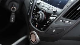 Hyundai Veloster Turbo R-Spec (2014) - konsola środkowa