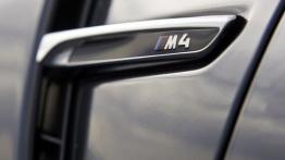 BMW M4 F83 Cabrio (2014) - emblemat boczny