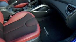 Hyundai Veloster Turbo R-Spec (2014) - widok ogólny wnętrza z przodu