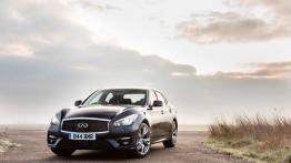 Infiniti Q70 Facelifting 2.2d (2015) - widok z przodu