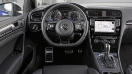 Volkswagen Golf VII R Variant (2015) - kokpit