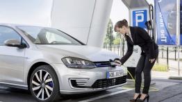 Volkswagen Golf VII GTE (2015) - przód - inne ujęcie