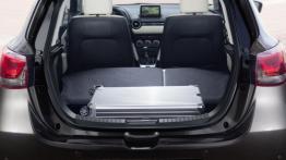 Mazda 2 III SKYACTIV-G 1.5 (2015) - tylna kanapa złożona, widok z bagażnika