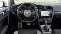 Volkswagen Golf VII R Variant (2015) - kokpit