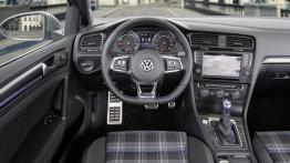 Volkswagen Golf VII GTE (2015) - kokpit