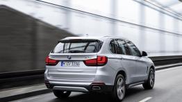 BMW X5 III xDrive40e (2015) - widok z tyłu