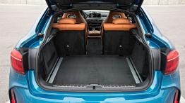 BMW X6 II M (2015) - tylna kanapa złożona, widok z bagażnika