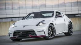 Nissan 370Z Nismo (2015) - widok z przodu