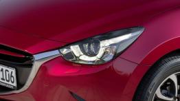 Mazda 2 III SKYACTIV-G 1.5 (2015) - lewy przedni reflektor - włączony