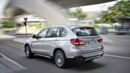 BMW X5 III xDrive40e (2015) - widok z tyłu