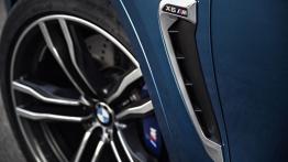 BMW X6 II M (2015) - wlot powietrza