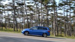 BMW 220i Gran Tourer (2015) - lewy bok