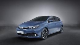 Toyota Auris II Hatchback Facelifting Hybrid (2015) - przód - reflektory włączone