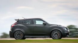 Nissan Juke-R 2.0 (2015) - prawy bok