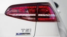 Volkswagen Golf VII Hatchback 5d TSI BlueMotion (2015) - prawy tylny reflektor - wyłączony