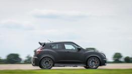 Nissan Juke-R 2.0 (2015) - prawy bok