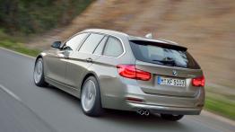 BMW 330d Luxury Line F31 Touring Facelifting (2015) - widok z tyłu