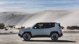 Jeep Renegade Trailhawk (2015) - lewy bok