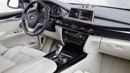 BMW X5 III xDrive40e (2015) - kokpit