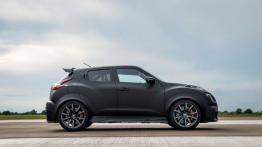 Nissan Juke-R 2.0 (2015) - prawy bok