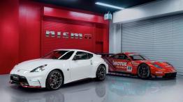 Nissan 370Z Nismo (2015) - lewy bok