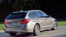 BMW 330d Luxury Line F31 Touring Facelifting (2015) - widok z tyłu