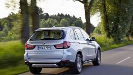 BMW X5 III xDrive40e (2015) - widok z tyłu