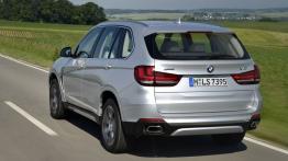 BMW X5 III xDrive40e (2015) - widok z tyłu